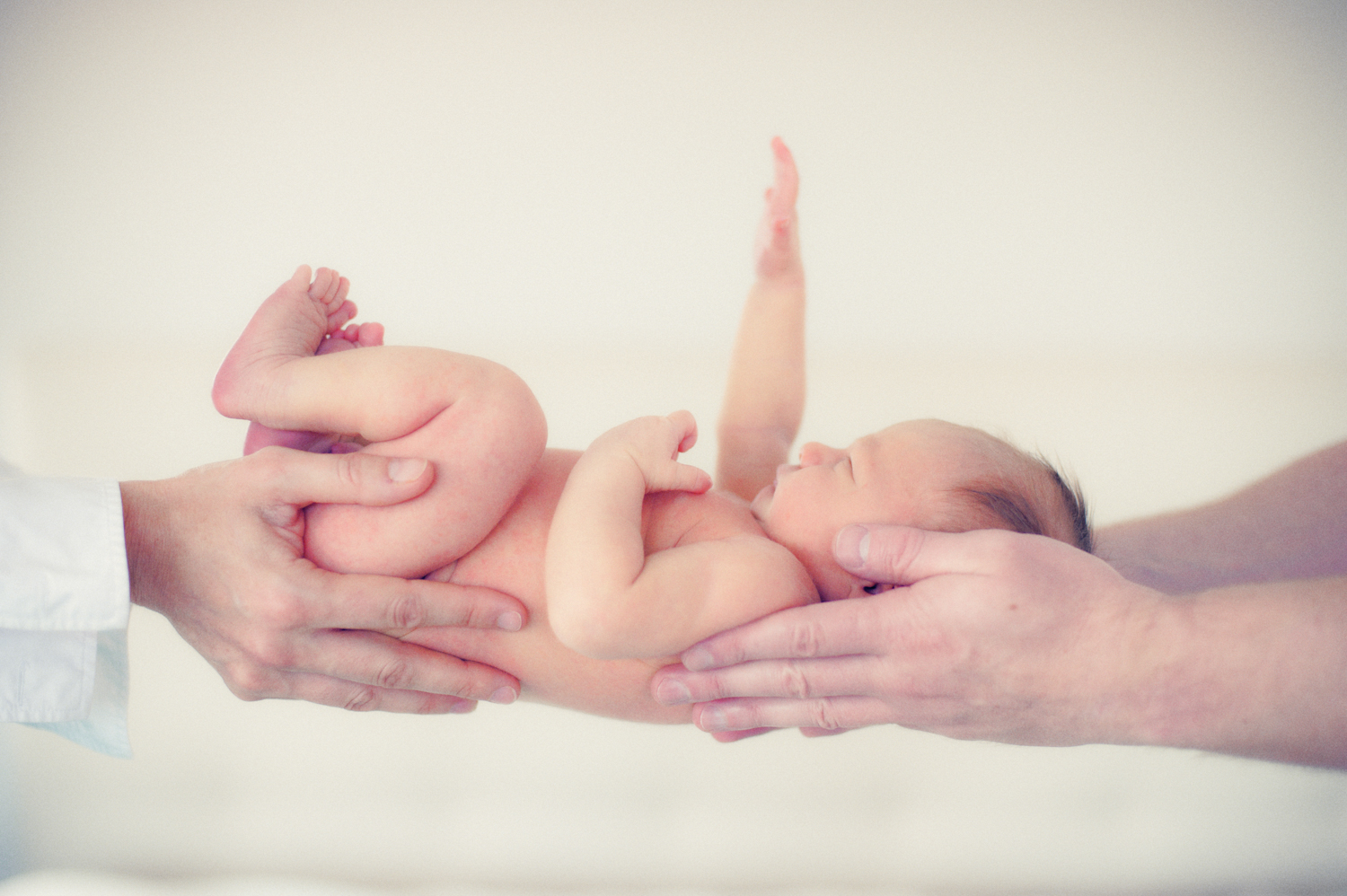 Newborn Photography by Mario Zmudzinski | Magnum Studio