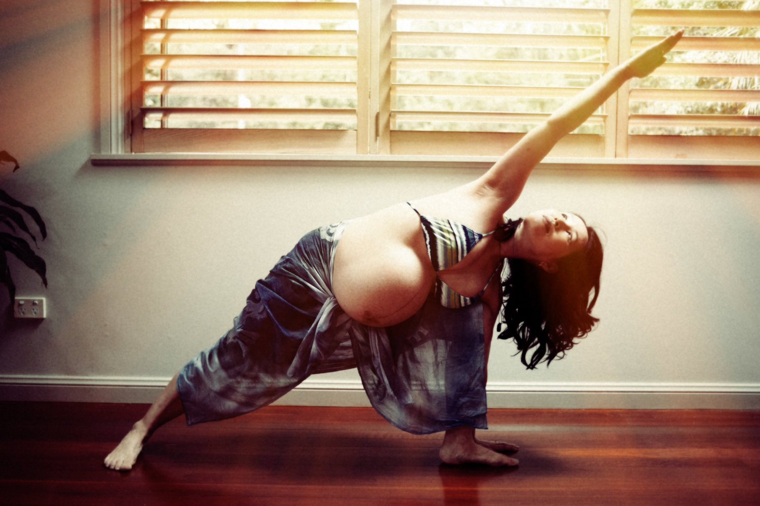 Mario Zmudzinski's Pregnancy Photography at Magnum Studio