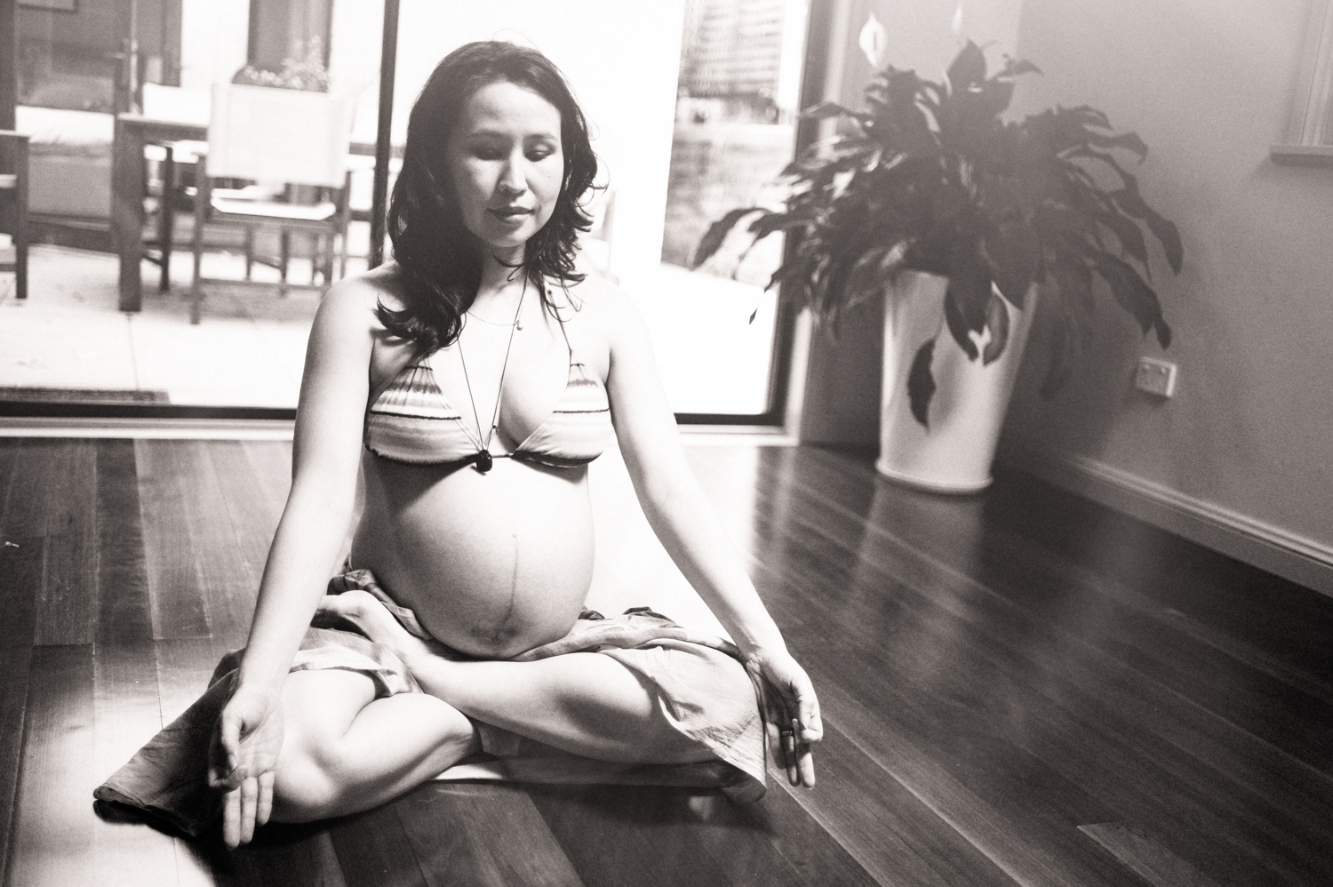 Mario Zmudzinski's Pregnancy Photography at Magnum Studio