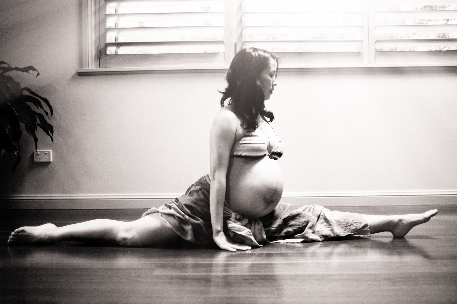 Pregnancy photography by Mario Zmudzinski at Magnum Studio
