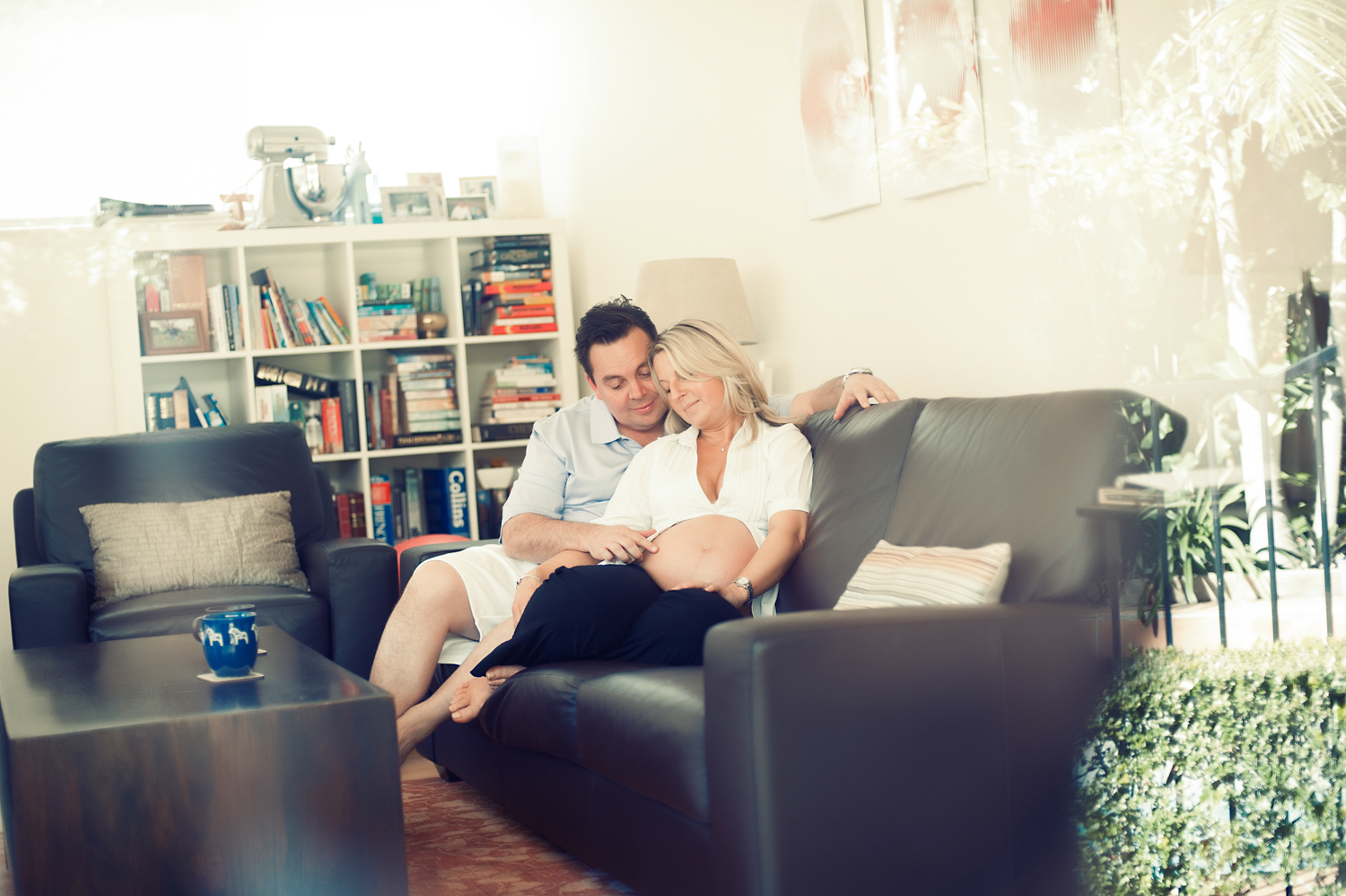 A beautiful moment captured during pregnancy shoot at Magnum Studio by Mario Zmudzinski