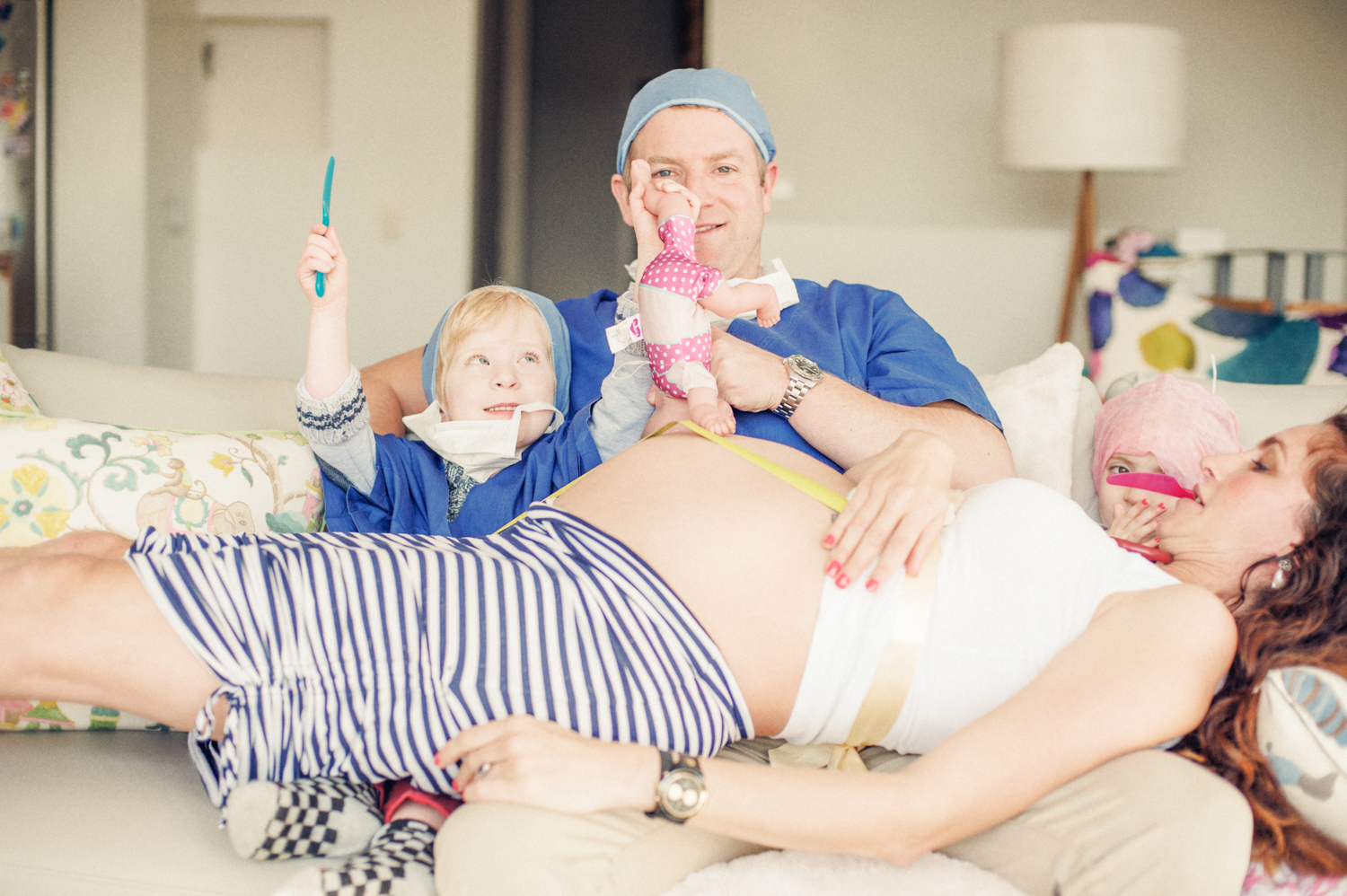 A stunning maternity photo by Mario Zmudzinski at Magnum Studio