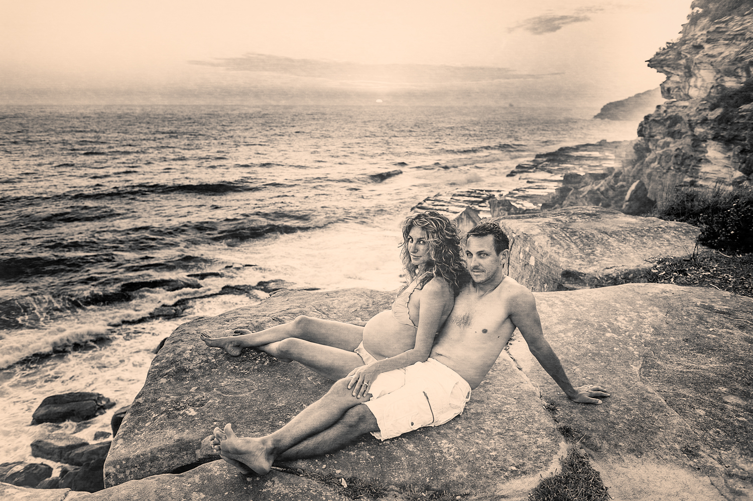 Stunning pregnancy and maternity photos by Mario Zmudzinski at Magnum Studio