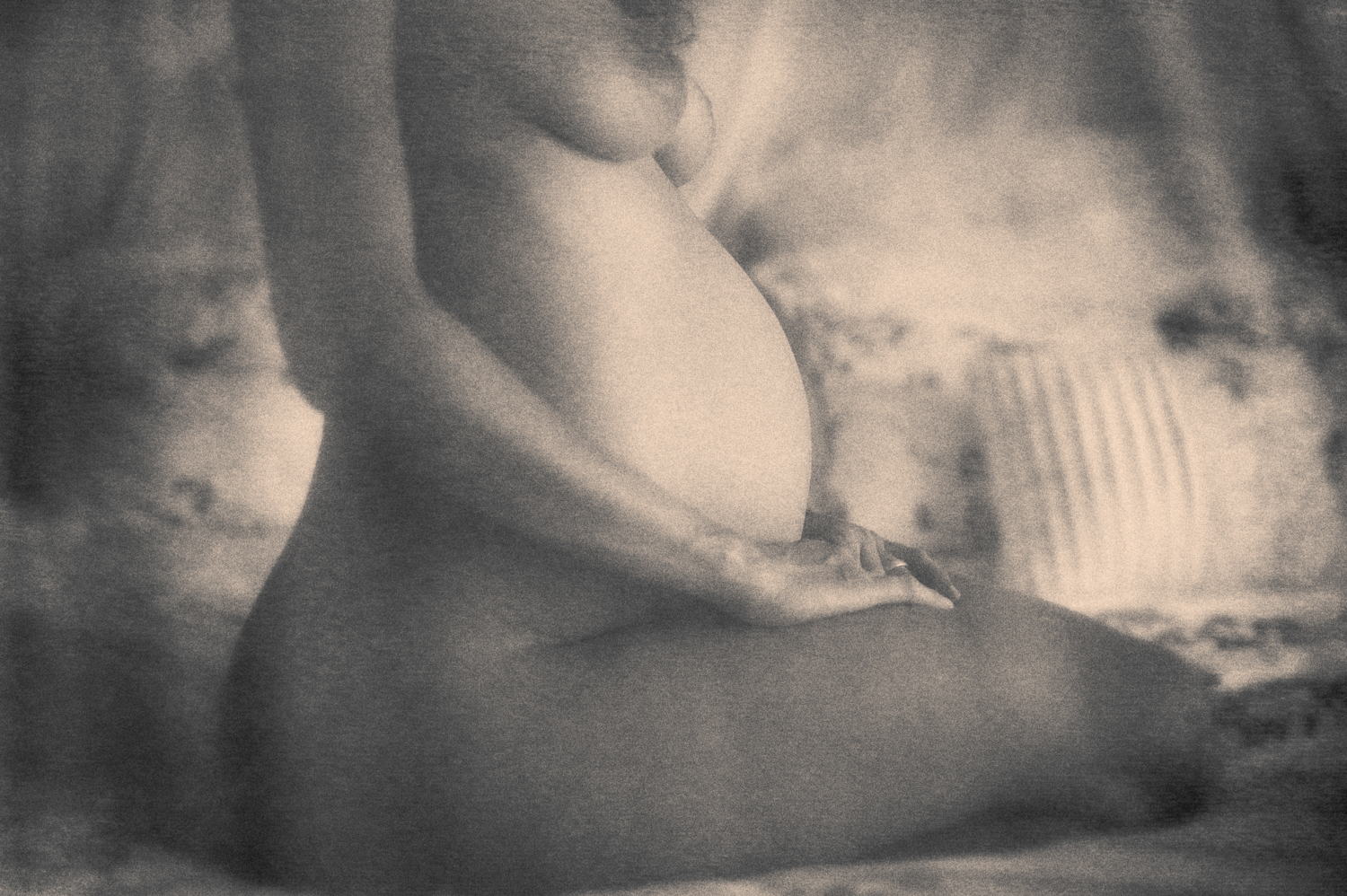 A beautiful moment captured during a maternity shoot by Mario Zmudzinski at Magnum Studio