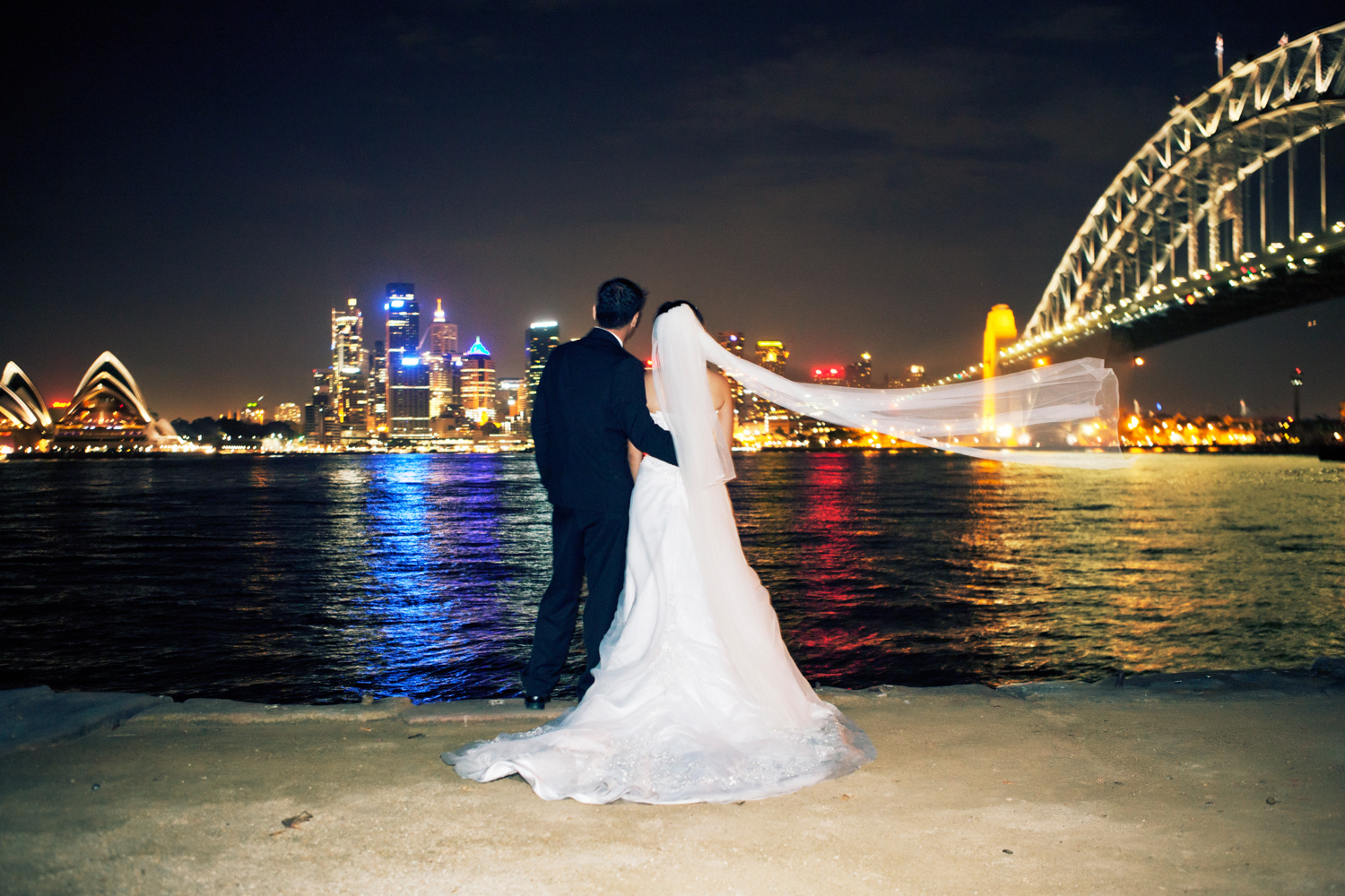A beautiful bride and groom photographed by Mario Zmudzinski at Magnum Studio